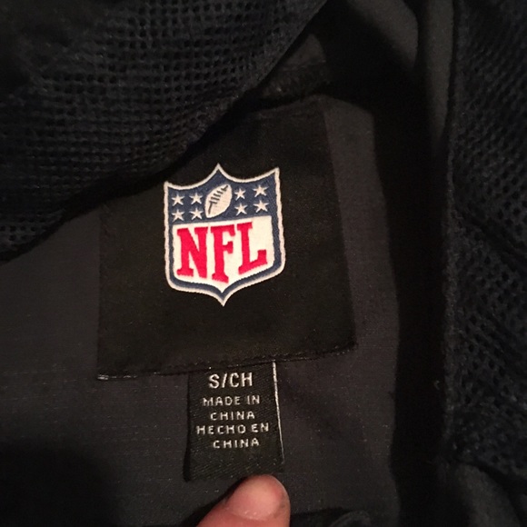 NFL bears rain jacket! - Picture 2 of 3